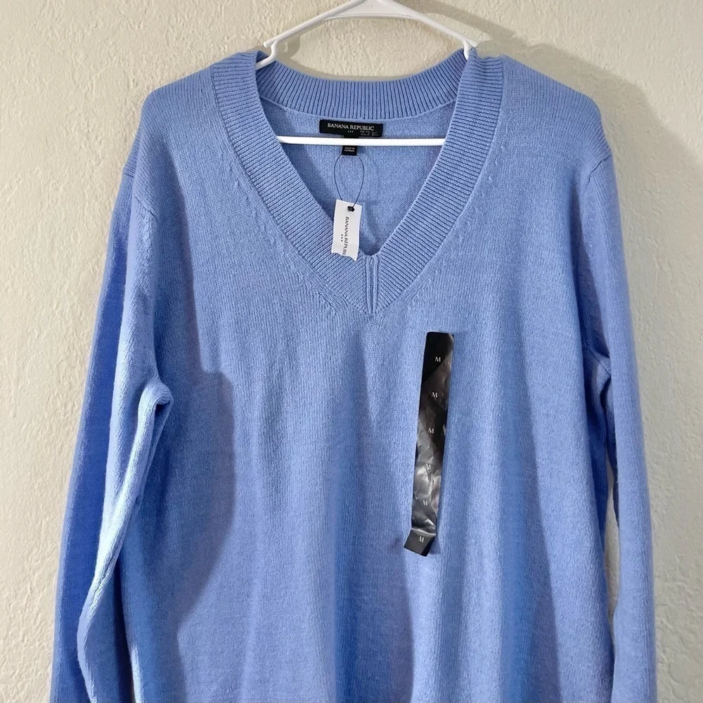 NWT Banana Republic Acrylic Blend V-Neck Sweater Men Size M Blue Lightweight